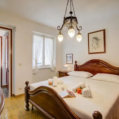Il Cortiletto Di Marina: Pet Friendly Garden Flat Near Stresa - Happy