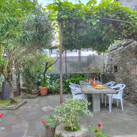 Il Cortiletto Di Marina: Garden Near Stresa - Happy * Brovello-Carpugnino