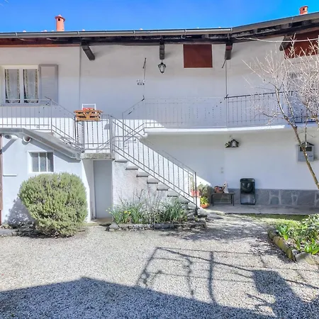 Apartmán Il Cortiletto Di Marina: Pet Friendly Garden Flat Near Stresa - Happy