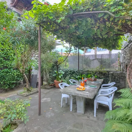 Il Cortiletto Di Marina: Pet Friendly Garden Flat Near Stresa - Happy Apartmán