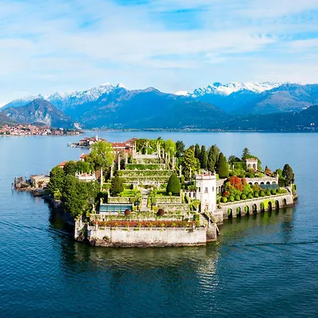 Apartament Il Cortiletto Di Marina: Garden Near Stresa - Happy